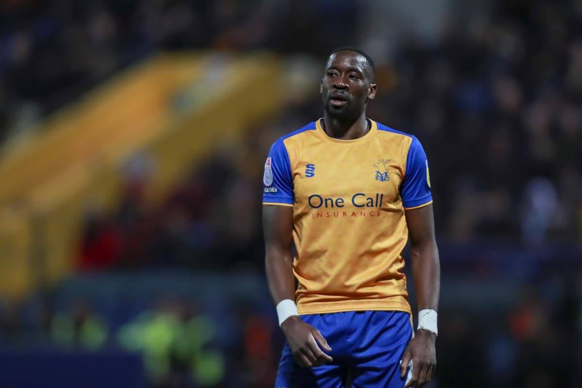 Məhkum futbolçu ilə müqavilə bağladılar